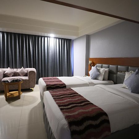 Eastin Hotels Hajdarabad Zewnętrze zdjęcie
